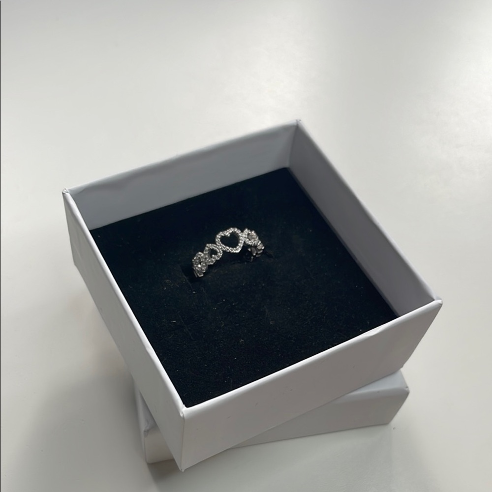 Elegant Silver Heart Ring